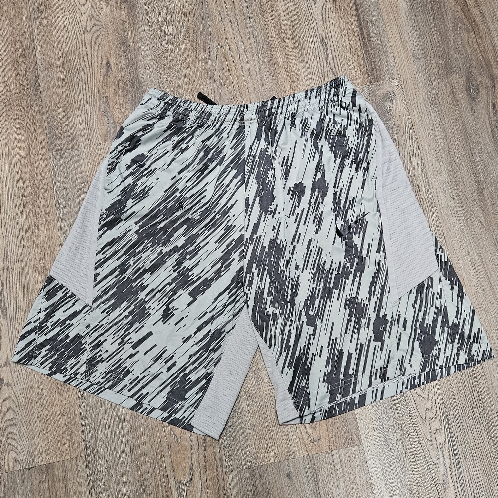 Nike DRI-FIT Training Shorts Mens XL Gray Wild Stripe Basketball Gym Athletic